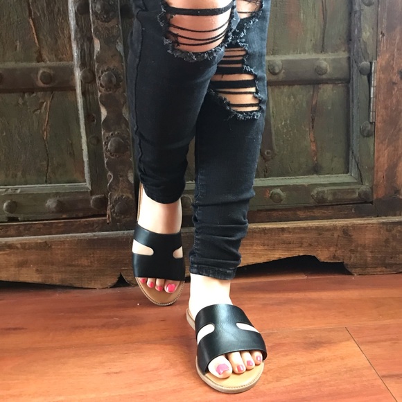 Sandals - Picture 4 of 10